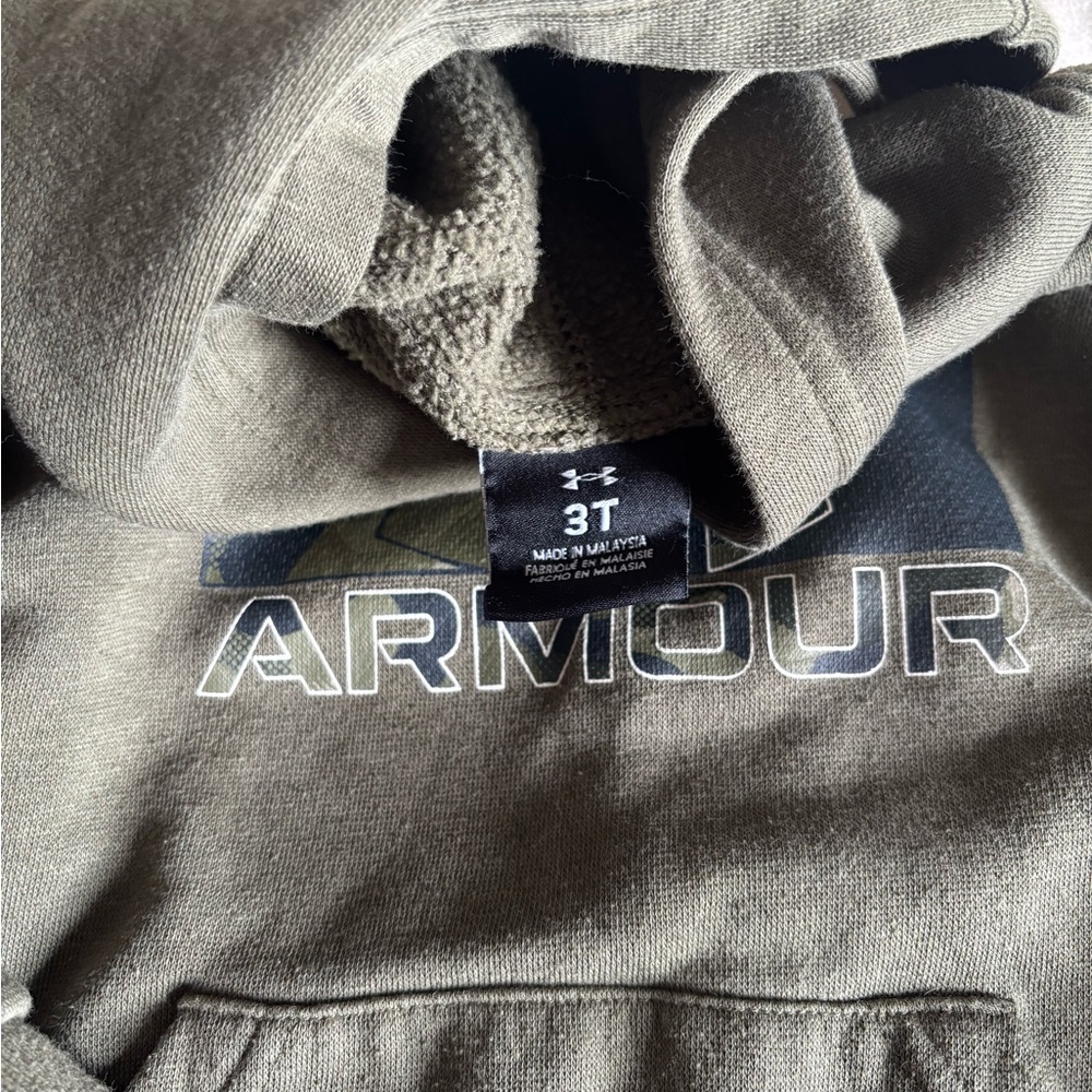 Under Armour 3T boys matching set.